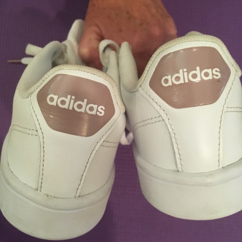 Adidas ladies size 61/2 Trainers . Like New. - Picture 4 of 8